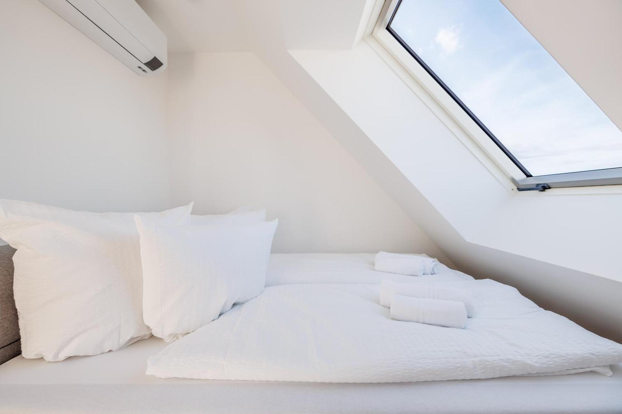 Symphony Apartments 38 - Modern Loft With Terrace And Grill In Central Location Viena Exterior foto